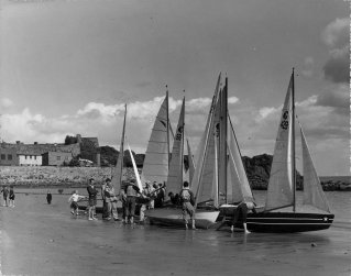Kinghorn Sailing Club members in the 1950s prepare their boats for a day's sailing out of the bay